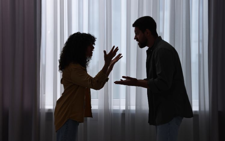 How to Get Out of a Toxic Relationship: Steps and Red Flags