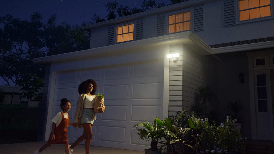 Spotlight vs Floodlight Cameras: Which One Fits Your Home