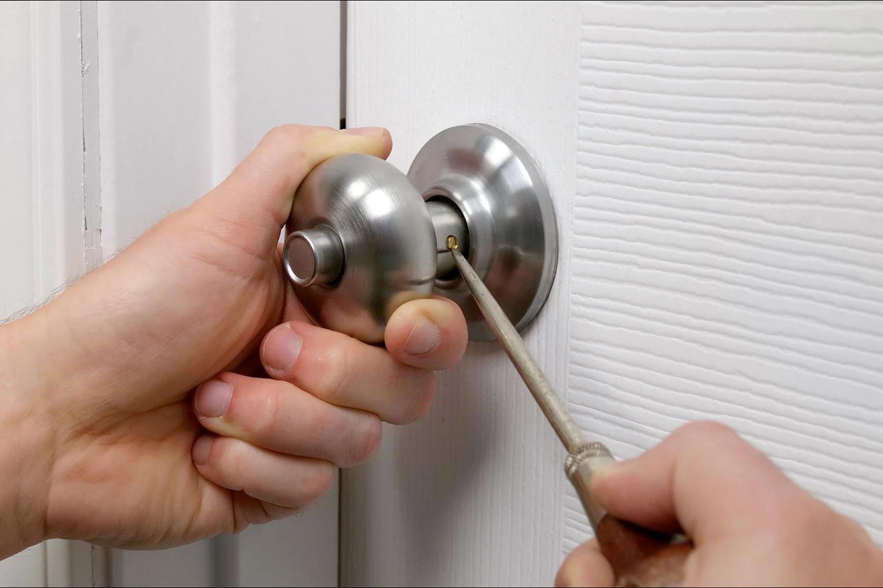 How to Fix a Loose Door Handle/Knob (DIY)