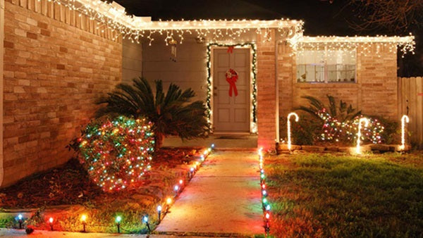 How Much Do Permanent Christmas Lights Cost? DIY vs Pro