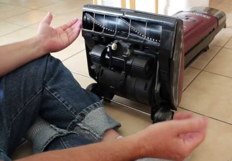 How to Change a Vacuum Cleaner Belt: A DIY Tutorial
